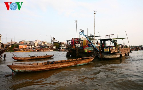 Cai Be floating market fascinates Mekong Delta visitors  - ảnh 4